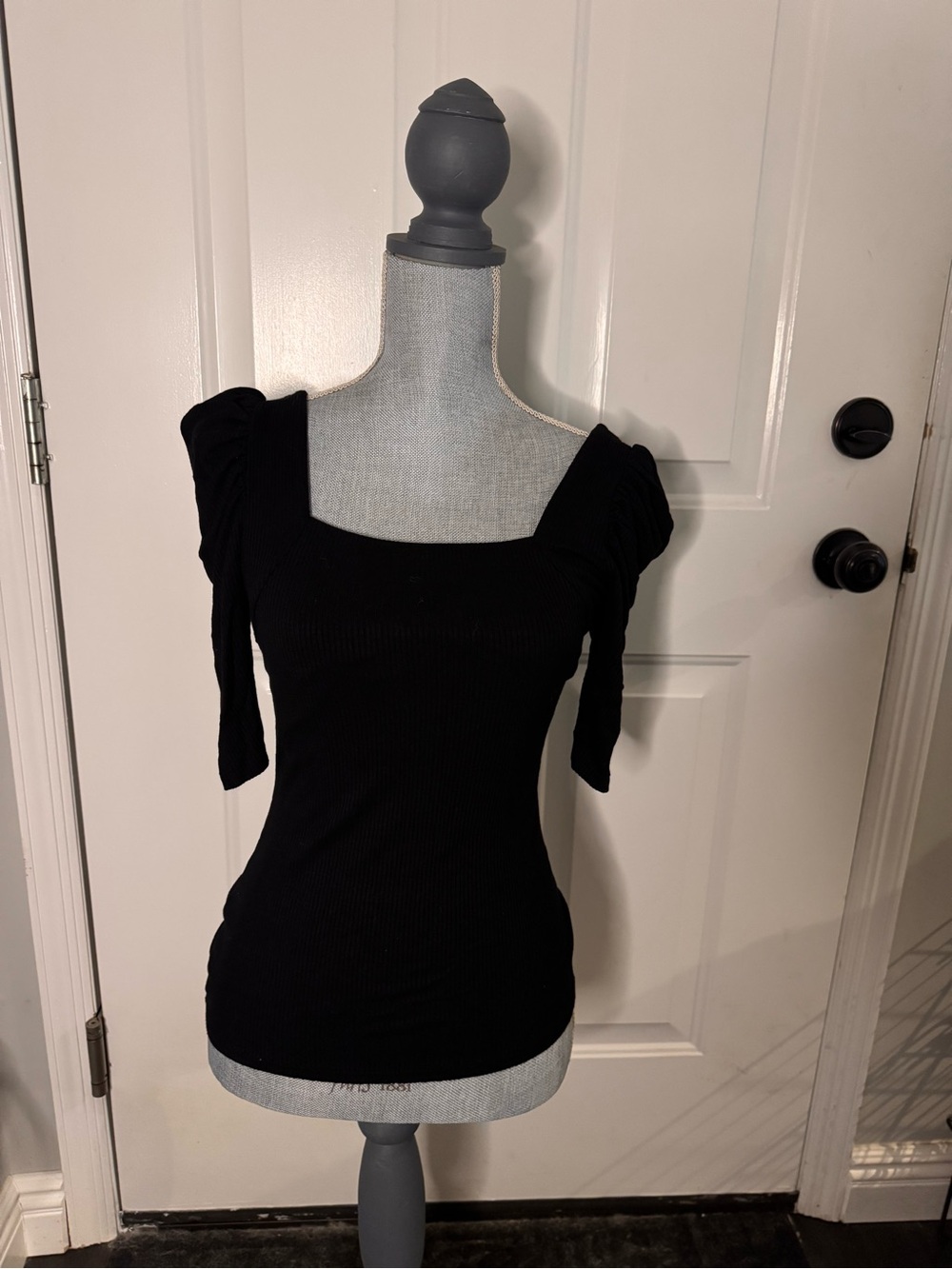 Women's Black Square Neck Puff Sleeve Tee